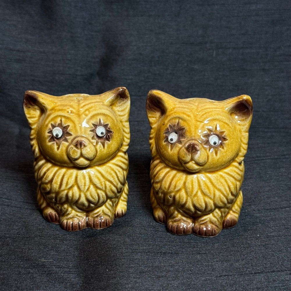 Vintage Japan Ceramic Wiggly Eye Cats Salt & Pepper Shakers Yellow Mustard MCM
